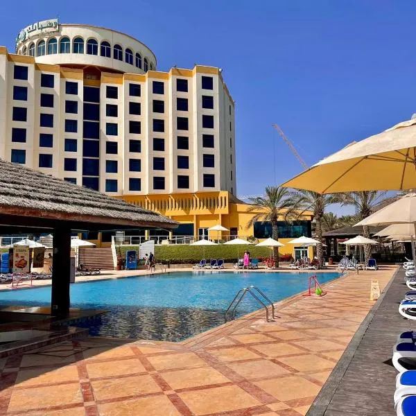 豪尔法坎海洋度假水疗酒店，位于Rafā‘的酒店