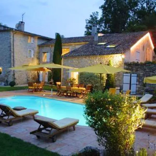 Studio avec piscine partagee jardin clos et wifi a Forcalquier，位于Ongles的酒店