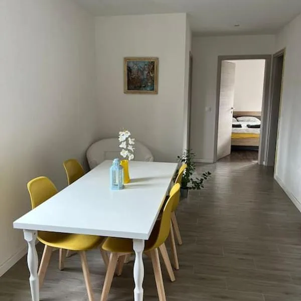 House Near EPFL/Unil/Renens Gare/Lausanne，位于Mont-sur-Rolle的酒店