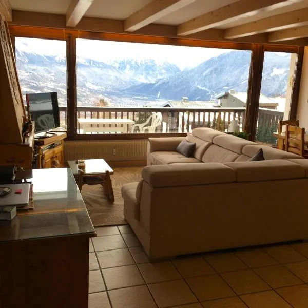 Vue Mont Blanc et toute la chaîne，位于孔布卢的酒店