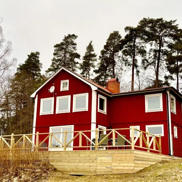 Flemma Gård The lake view with sauna，位于Vreta Kloster的酒店