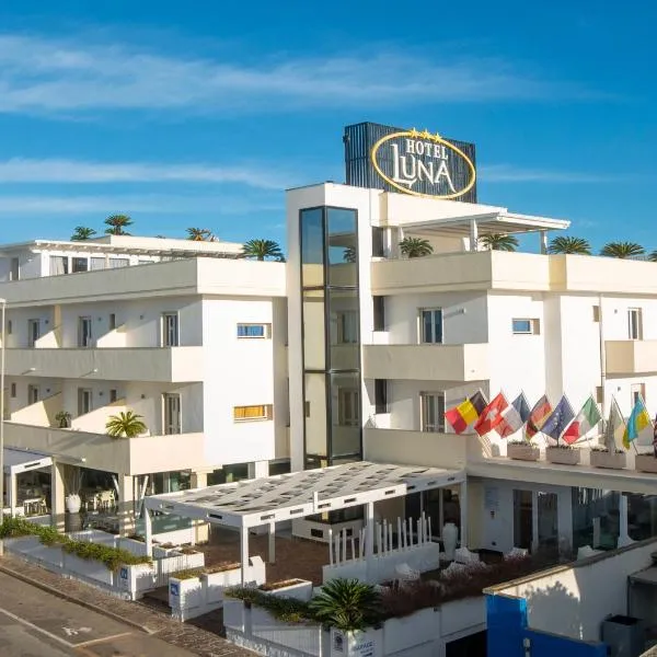 露娜丽都酒店，位于托雷圣乔万尼乌的酒店