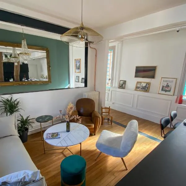 Appartement historique cœur de ville, chic et cosy，位于朗布依埃的酒店