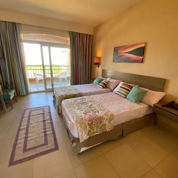 Byoum lake side hotel room, Tunis village, fayoum，位于Qaryat at Ta‘mīr as Siyāḩīyah的酒店