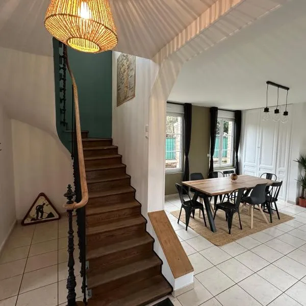 Charmante Maison de 3 Ch avec Jardin et Parking，位于Saint Pierre Les Elbeuf的酒店