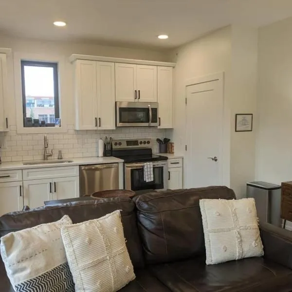 Downtown Traverse City Capri Condo 316，位于特拉弗斯城的酒店