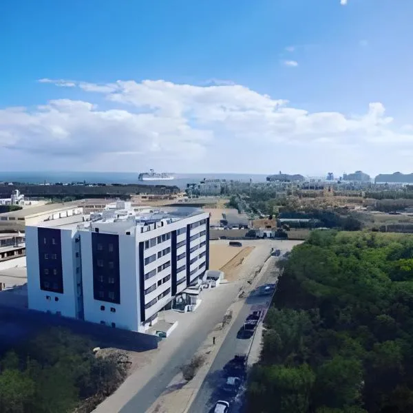 Bahia del Tezal 103b, 1BR Modern condo big rooftop pool walk to beach through Riu hotel，位于卡波圣卢卡斯的酒店