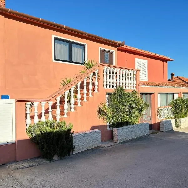 Apartments by the sea Sali, Dugi otok - 12757，位于萨利的酒店