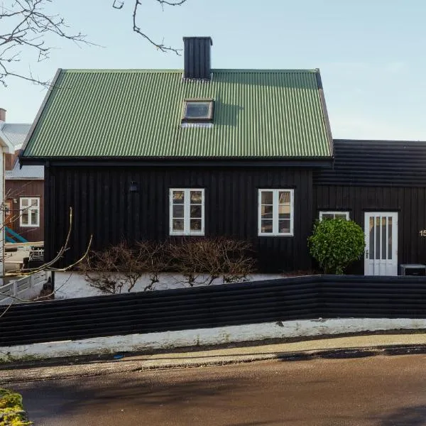 Charming Retreat in the Heart of Tórshavn，位于Skálavík的酒店