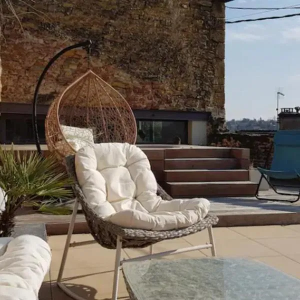 Les Terrasses Dorées - Chambres d'hôtes de charme & Jacuzzi，位于Châtillon的酒店