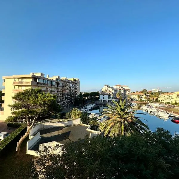 Appartement studio vue sur la Marina，位于鲁西隆地区卡内的酒店