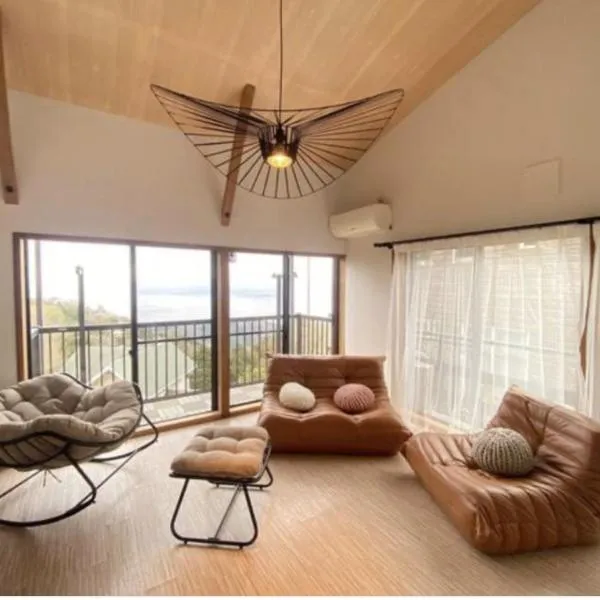 熱海伊豆の絶景リゾート初島を臨む 開放感溢れるモダンデザインの隠れ家，位于热海的酒店