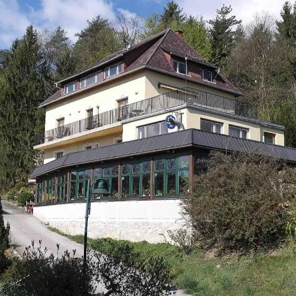 兰德豪斯瓦德费登住宿加早餐旅馆，位于Sankt Marein bei Graz的酒店