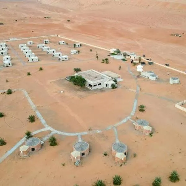 游猎沙漠营地度假酒店，位于Shāhiq的酒店