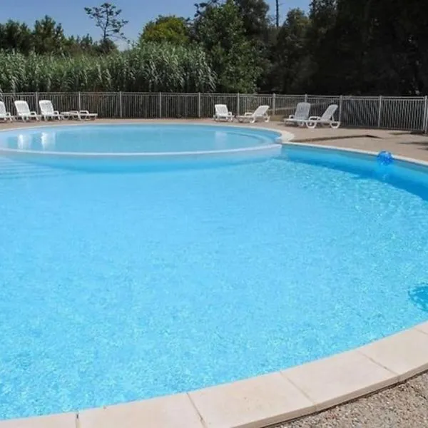Studio avec piscine à 300m de la mer，位于Les Sables Vignier的酒店