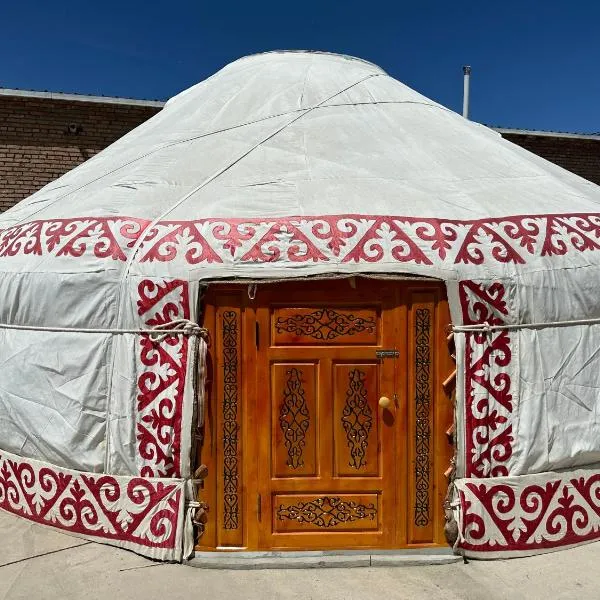 Traditional Yurts - Ulgii Guest House，位于奥尔吉的酒店