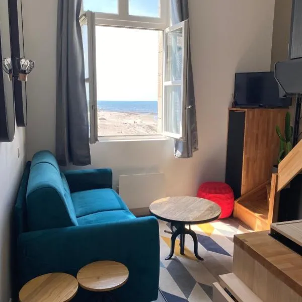 Une fenêtre sur l océan, Studio duplex dans résidence de standing avec piscine et vue sur mer，位于勒克鲁西克的酒店
