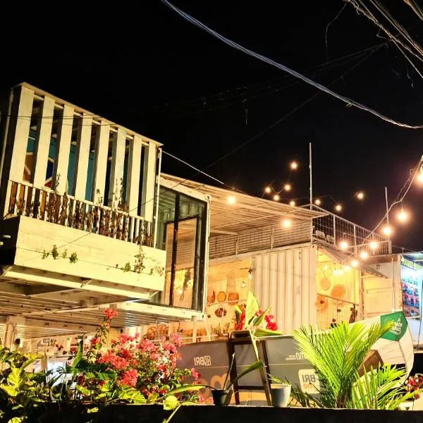 Karcof Container Hostel，位于圣吉吉的酒店