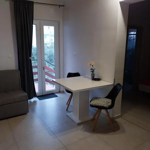 FRANE STUDIO，位于特里班的酒店
