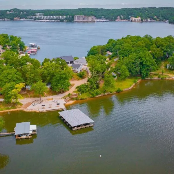 Tree House , Bagnell Dam area，位于奥沙克湖的酒店