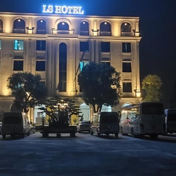 LS HOTEl，位于Phủ Lý的酒店