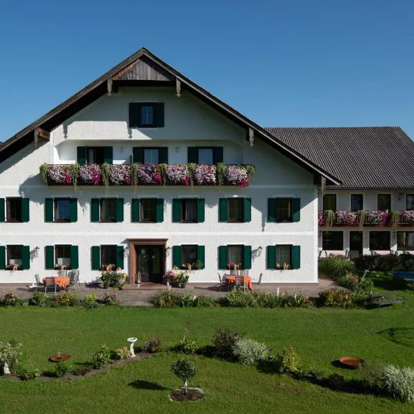 曾兹尔固特旅馆，位于Oberhofen am Irrsee的酒店