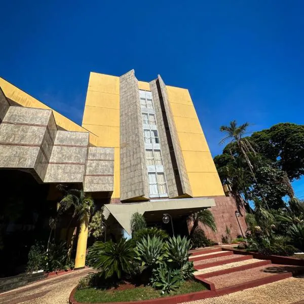 苏门答腊岛会议中心酒店，位于隆德里纳的酒店