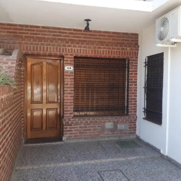 FRIDA APARTMENT remis gratis a Ezeiza，位于Alejandro Korn的酒店