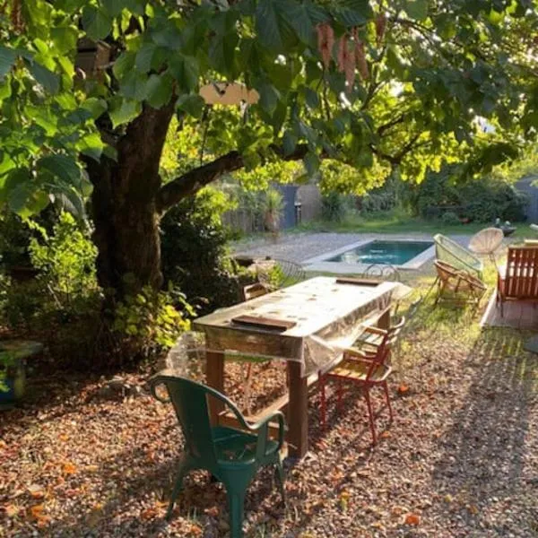 Mazet avec jardin，位于Saint-Bauzille-de-Putois的酒店