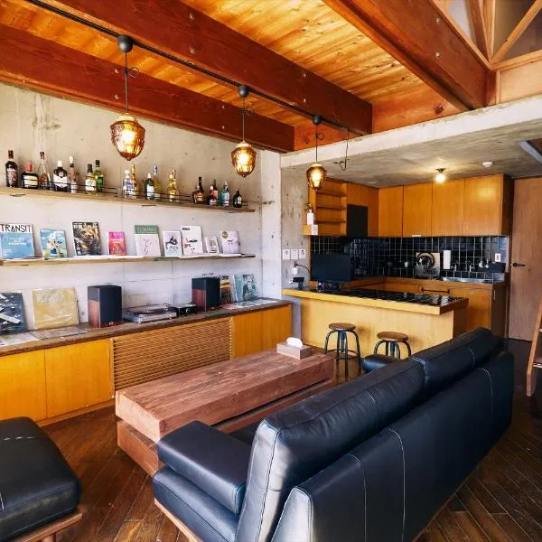 「まちの隠れ家ペントハウス」ロフトベッド付き！｜ STAY UWU 003 Penthouse，位于高知的酒店