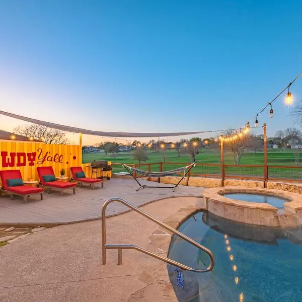 Stunning Pool Overlooking Golf Course & Game Room，位于圣安东尼奥的酒店
