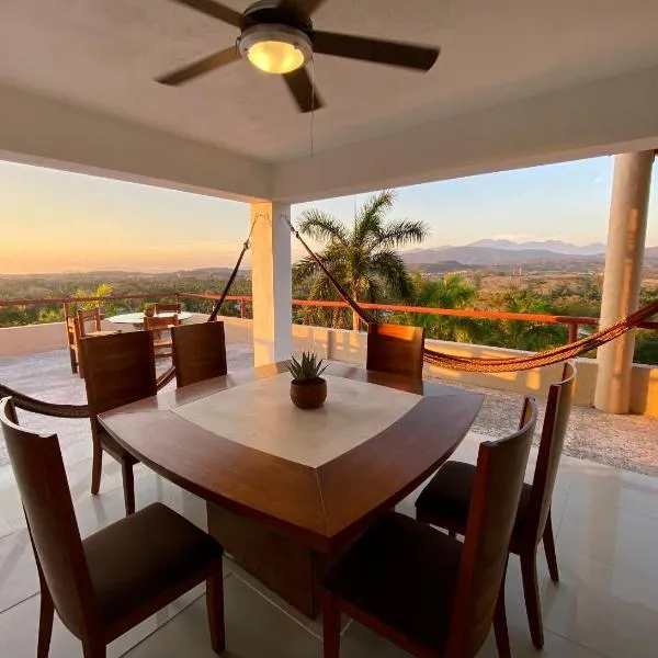 Vistas a las Montañas y al Mar I Condominio Las Calandrias I Alberca I Wi-Fi，位于伊斯塔帕的酒店