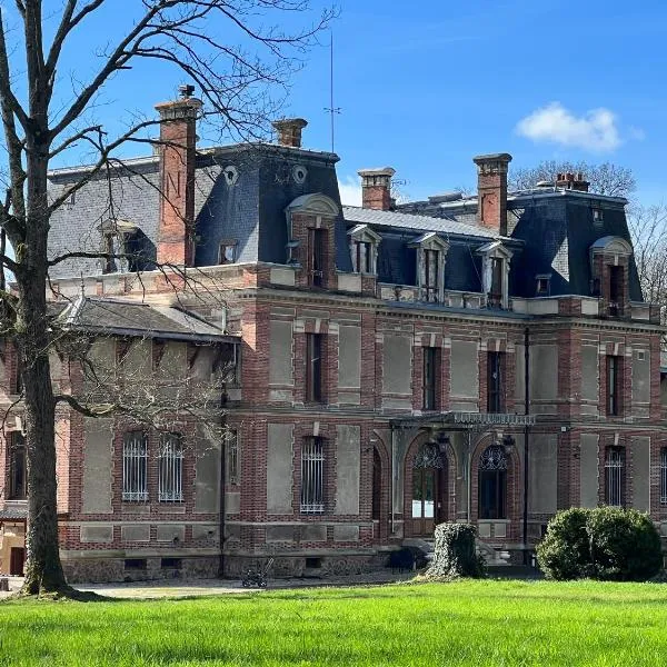 Château de Crènille，位于丰特奈·特雷西尼的酒店