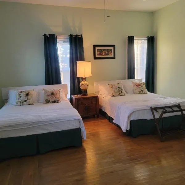 Josephine's Bed & Breakfast，位于Titusville的酒店