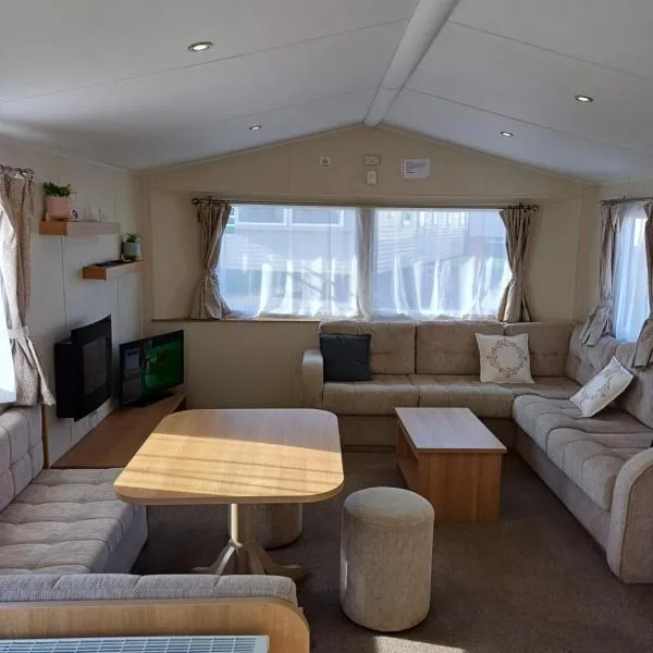 Caravan Holiday Home @ Marton Mere, BLACKPOOL，位于布莱克浦的酒店