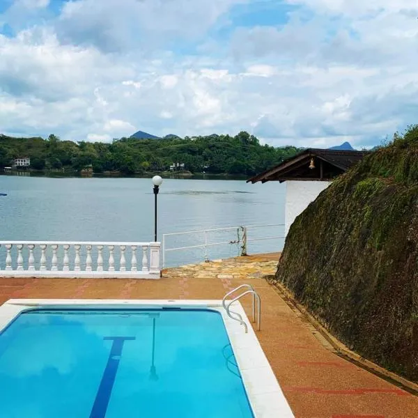 Casa Isla en la Represa de Prado，位于普拉多的酒店