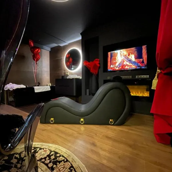 Love room Casa Amore sauna balnéo 66 Occitanie，位于Finestret的酒店