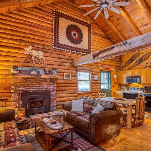 Family-Focused & Pet-Friendly Log Cabin with 4BR 2BA Sleeps 10，位于利特尔顿的酒店