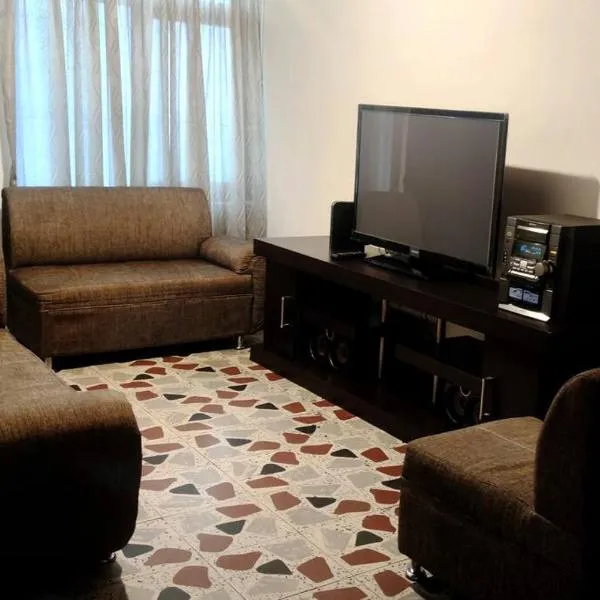 Comodo Alojamiento en el centro de Pereira，位于佩雷拉的酒店