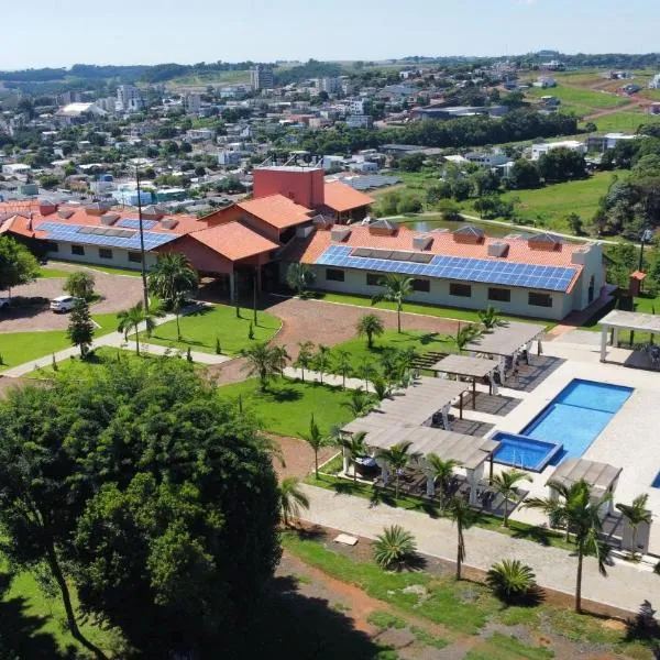 Hotel Lago Dourado，位于Salto do Lontra的酒店