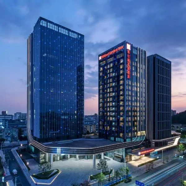 深圳机场怀德希尔顿花园酒店，位于Longwancun的酒店