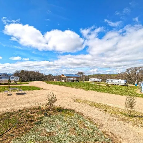 Vinyl Campground，位于佩索罗伯斯的酒店