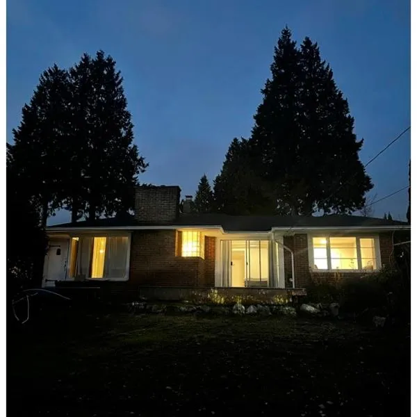 Home in West Vancouver，位于西温哥华的酒店