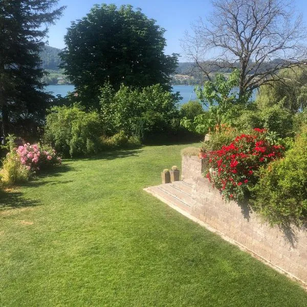 Ferienwohnung mit Blick auf den See，位于厄赫宁根的酒店