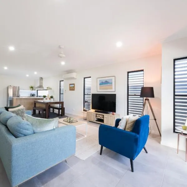 Whitsunday Whisper Terrace - Townhouse Pets Airlie，位于埃尔利海滩的酒店