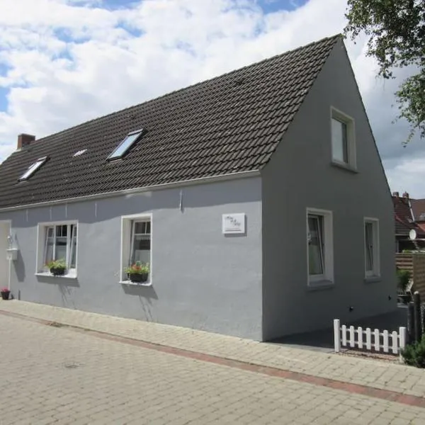 Liebevoll eingerichtete Ferienwohnung Huus up de Warf，位于埃姆登的酒店
