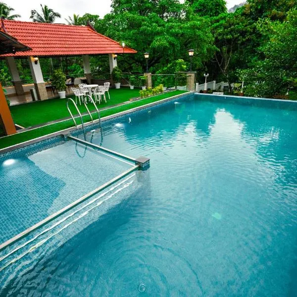 Athirappilly Rainland Resort，位于Kallana的酒店