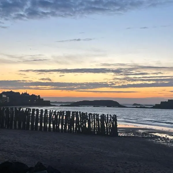 Villa de caractère à Saint- Malo 100m du Sillon，位于圣库隆的酒店