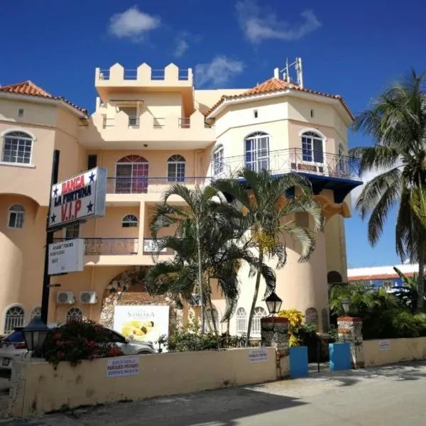 Caribbean Paradise steps to DayPass Resort&Beach，位于拉古纳的酒店