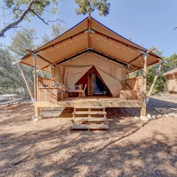 12 Fires Luxury Glamping #1，位于约翰逊城的酒店